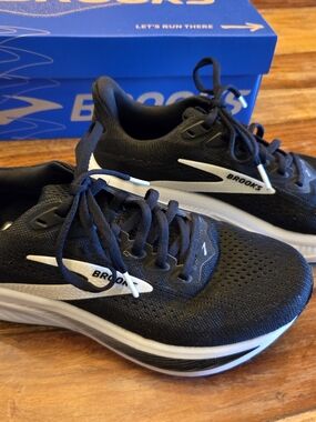 Brooks Ghost 17 Women's Black and Whitr Running Shoes - Lightweight Performance